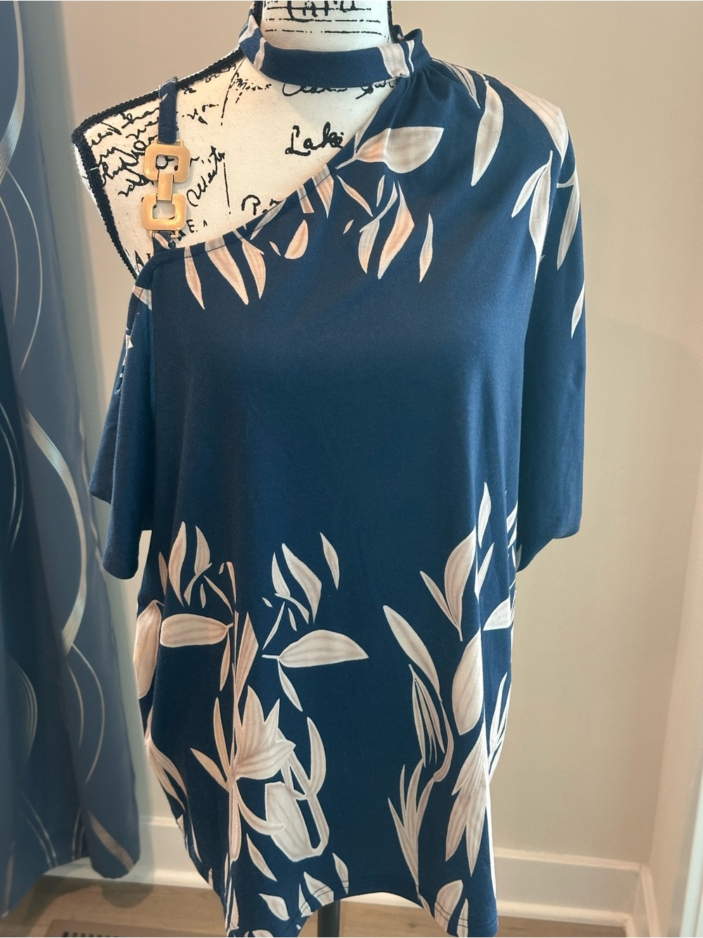 Women’s Navy Blue One-Shoulder Floral Top XL VERY GOOD CONDITION.